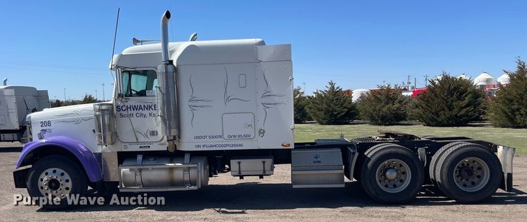 image for item DM2718 2002 Freightliner  FLD semi truck