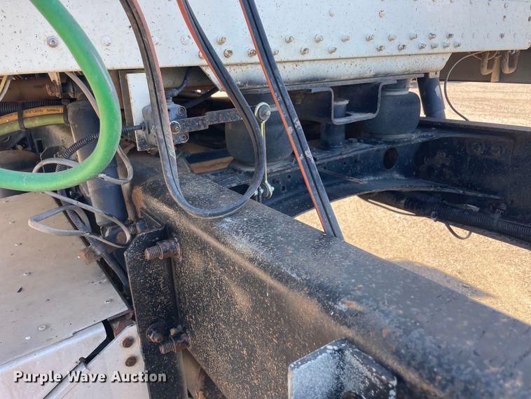 image for item DM2718 2002 Freightliner  FLD semi truck