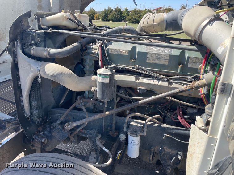 image for item DM2718 2002 Freightliner  FLD semi truck