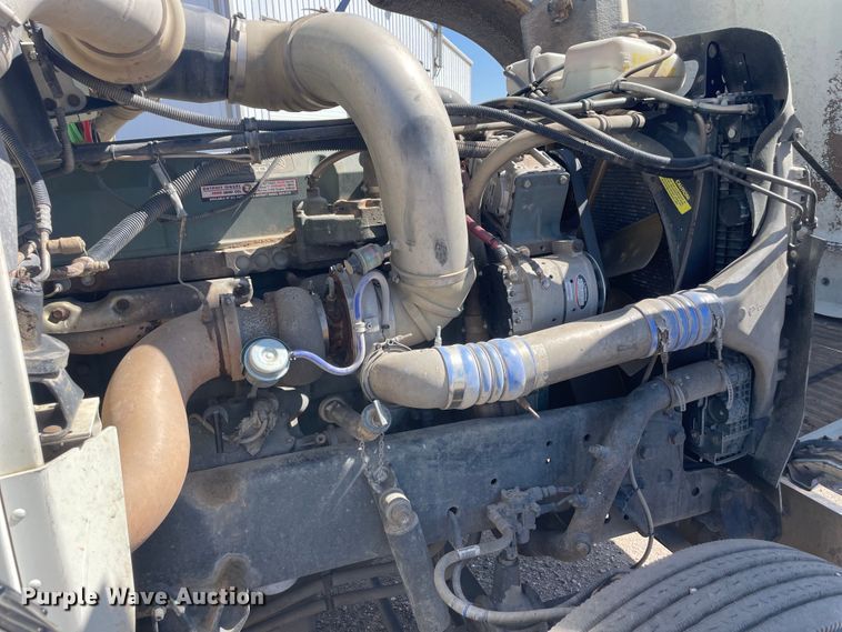 image for item DM2718 2002 Freightliner  FLD semi truck