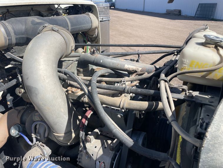 image for item DM2718 2002 Freightliner  FLD semi truck