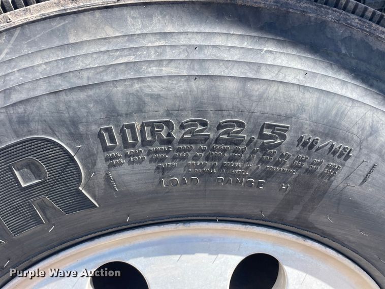 image for item DM2718 2002 Freightliner  FLD semi truck