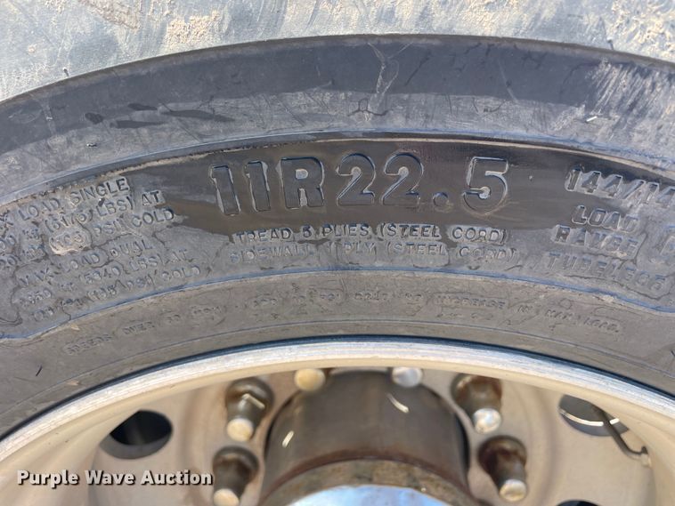 image for item DM2718 2002 Freightliner  FLD semi truck