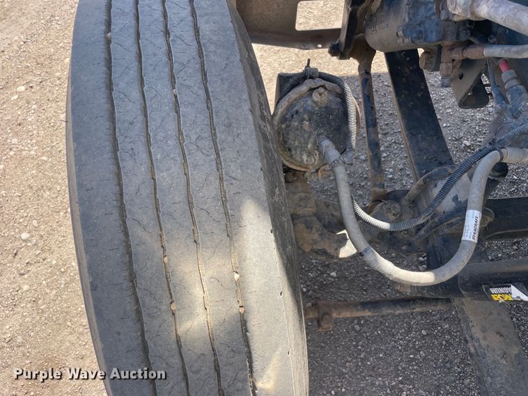 image for item DM2718 2002 Freightliner  FLD semi truck