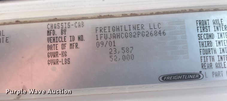 image for item DM2718 2002 Freightliner  FLD semi truck