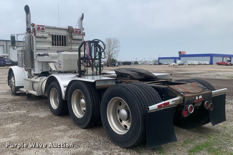 image for item DM7772 2007 Peterbilt 379 semi truck