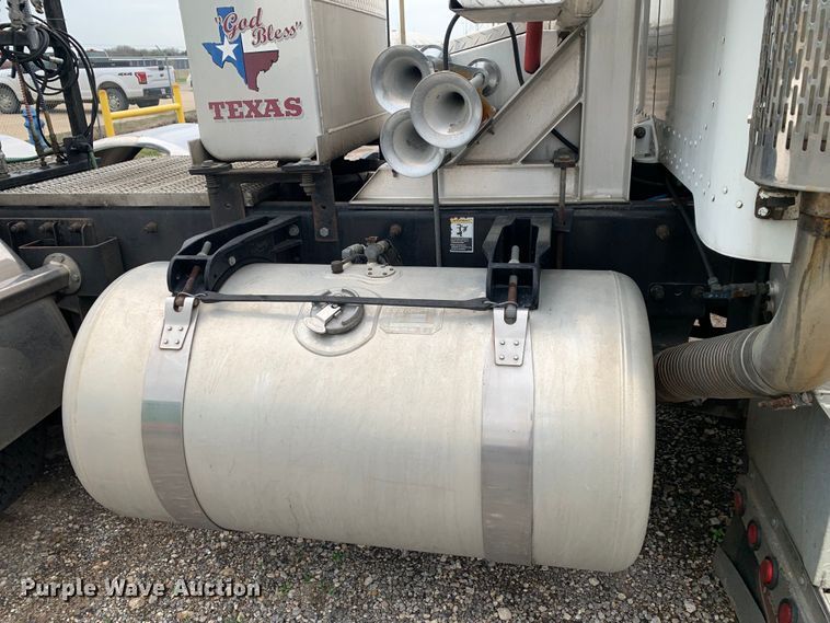 image for item DM7772 2007 Peterbilt 379 semi truck