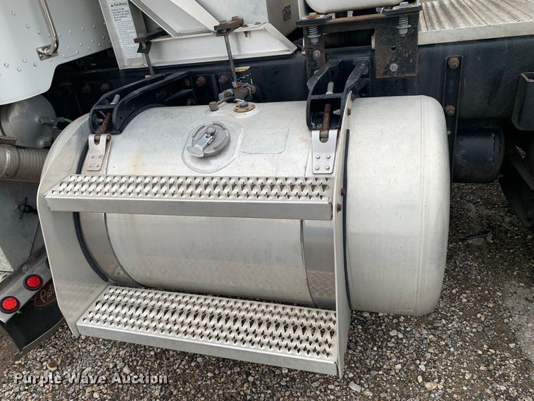 image for item DM7772 2007 Peterbilt 379 semi truck