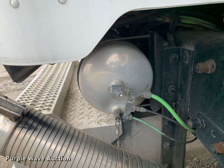 image for item DM7772 2007 Peterbilt 379 semi truck