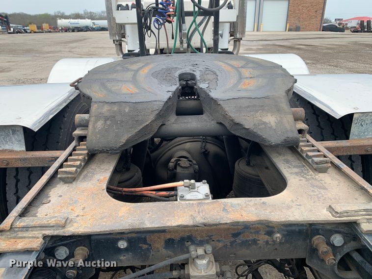 image for item DM7772 2007 Peterbilt 379 semi truck