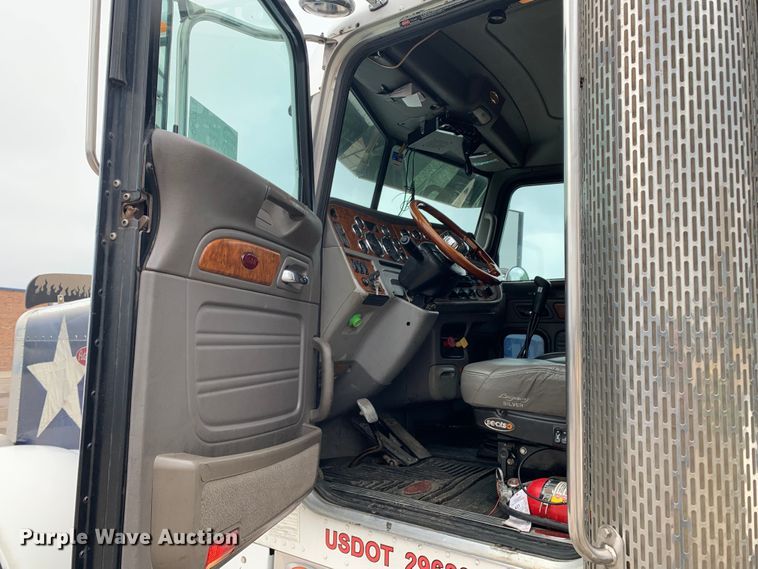 image for item DM7772 2007 Peterbilt 379 semi truck