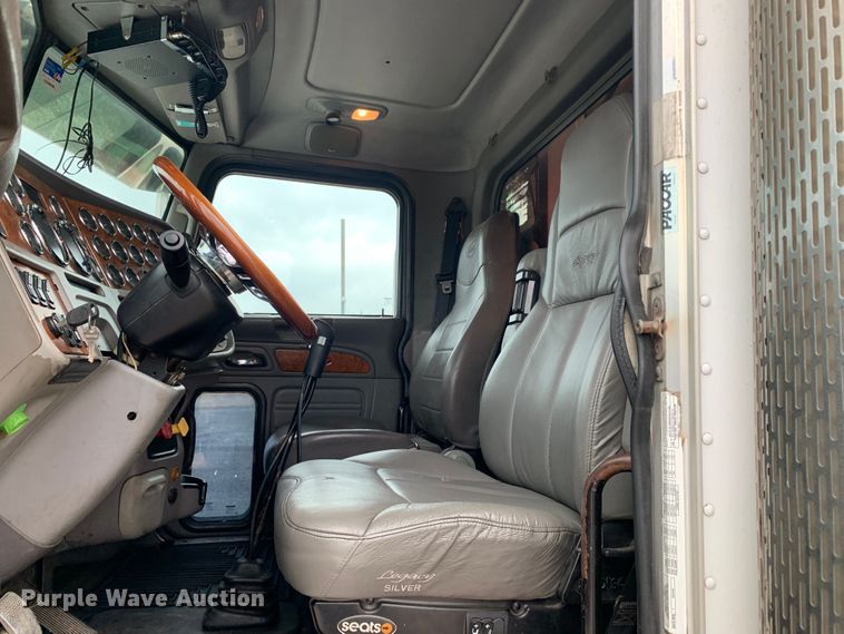 image for item DM7772 2007 Peterbilt 379 semi truck