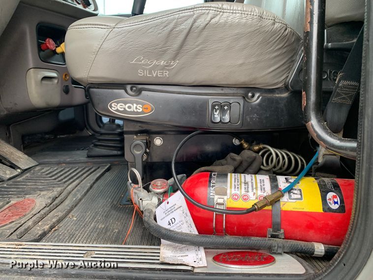 image for item DM7772 2007 Peterbilt 379 semi truck