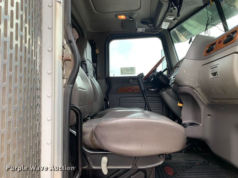 image for item DM7772 2007 Peterbilt 379 semi truck