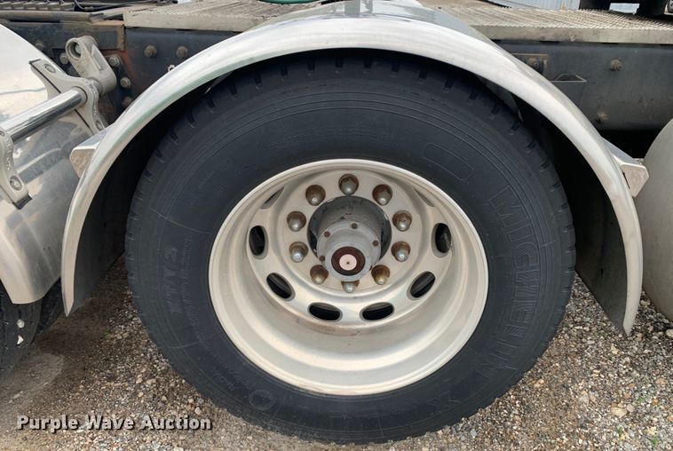 image for item DM7772 2007 Peterbilt 379 semi truck