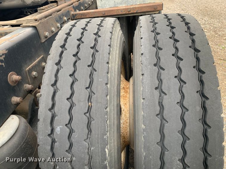 image for item DM7772 2007 Peterbilt 379 semi truck