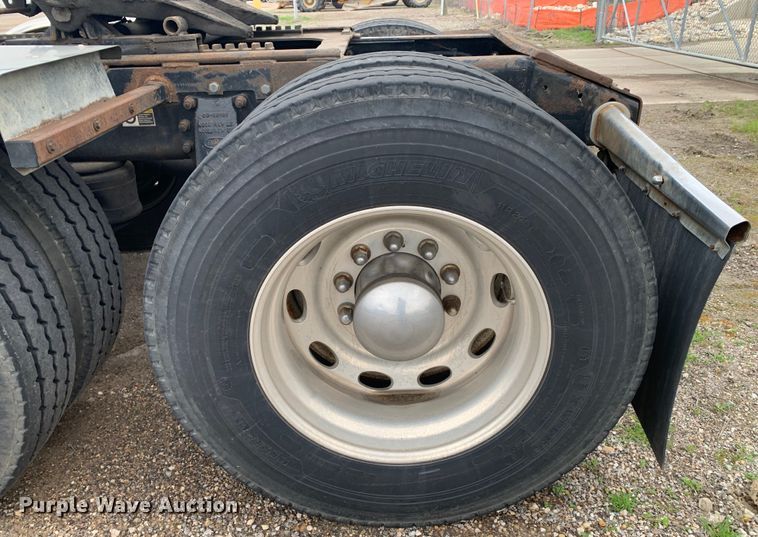 image for item DM7772 2007 Peterbilt 379 semi truck