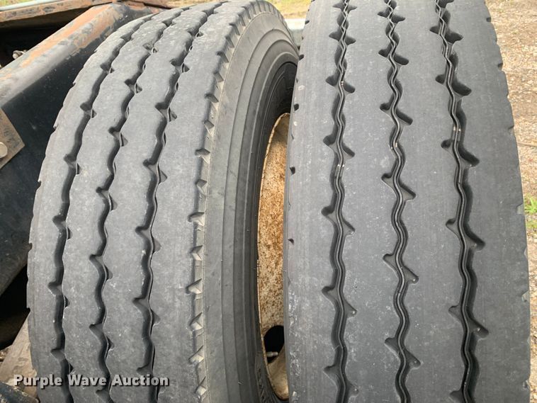 image for item DM7772 2007 Peterbilt 379 semi truck