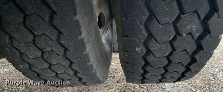 image for item DM7772 2007 Peterbilt 379 semi truck