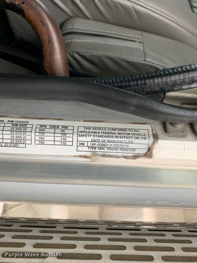 image for item DM7772 2007 Peterbilt 379 semi truck