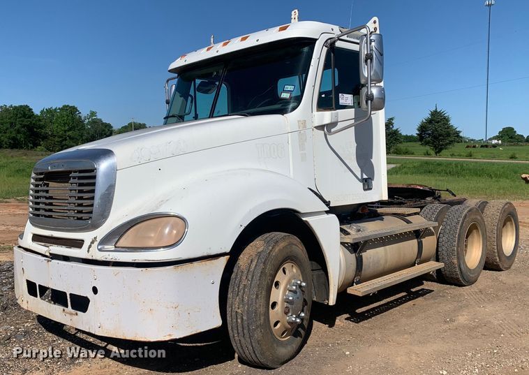 image for item DM7794 2009 Freightliner Columbia  semi truck