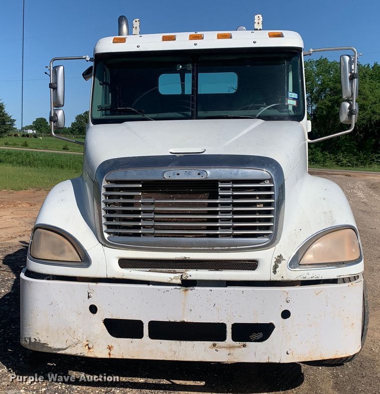 image for item DM7794 2009 Freightliner Columbia  semi truck