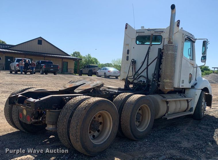 image for item DM7794 2009 Freightliner Columbia  semi truck