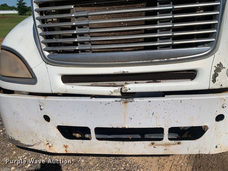 image for item DM7794 2009 Freightliner Columbia  semi truck