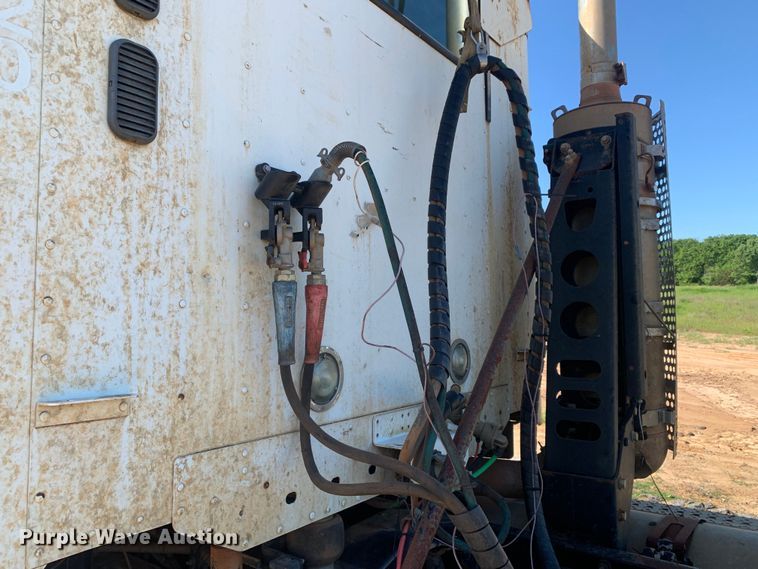 image for item DM7794 2009 Freightliner Columbia  semi truck