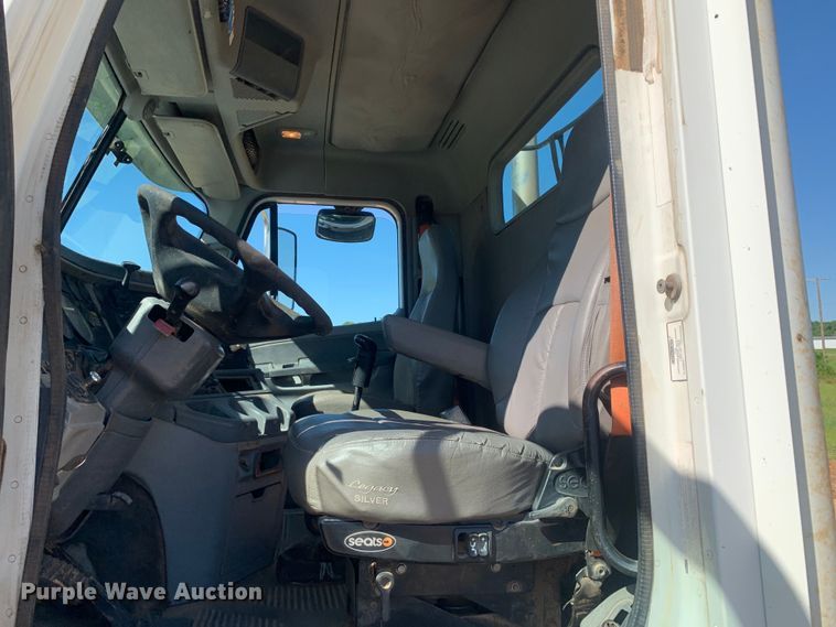 image for item DM7794 2009 Freightliner Columbia  semi truck