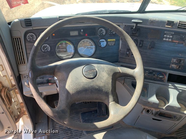 image for item DM7794 2009 Freightliner Columbia  semi truck