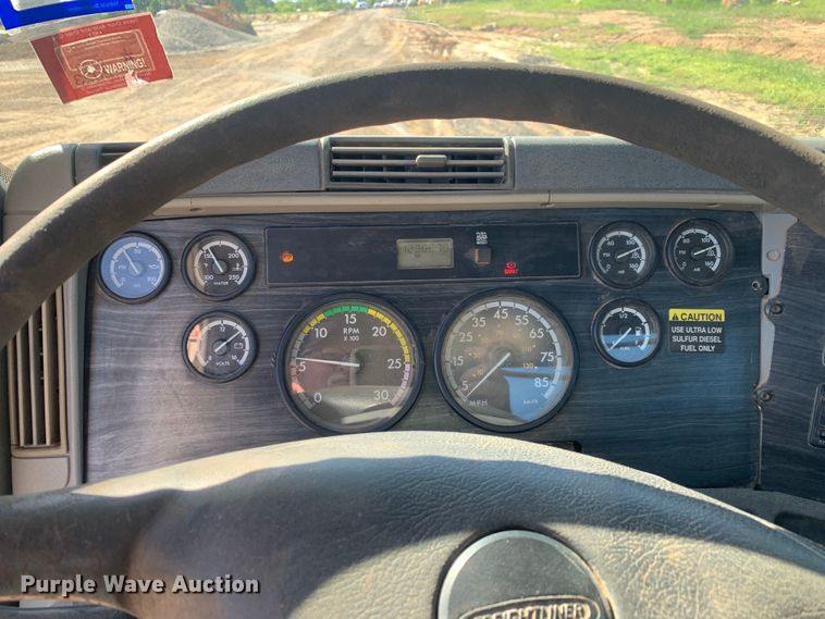 image for item DM7794 2009 Freightliner Columbia  semi truck