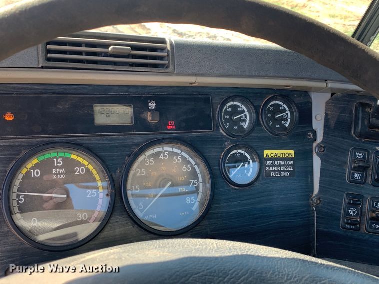 image for item DM7794 2009 Freightliner Columbia  semi truck