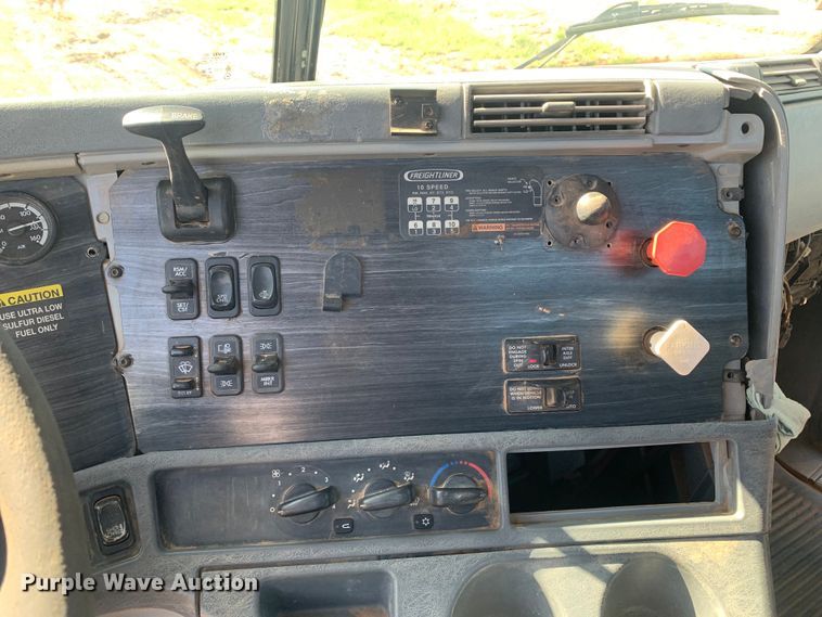 image for item DM7794 2009 Freightliner Columbia  semi truck