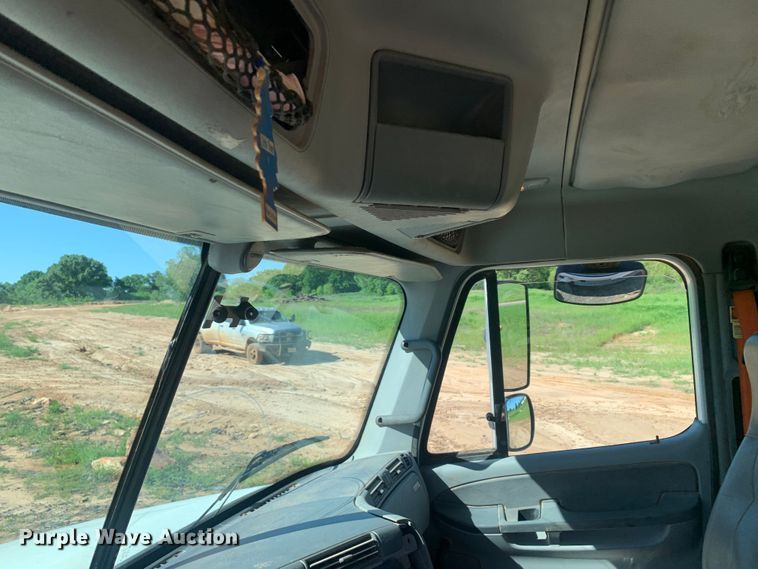 image for item DM7794 2009 Freightliner Columbia  semi truck