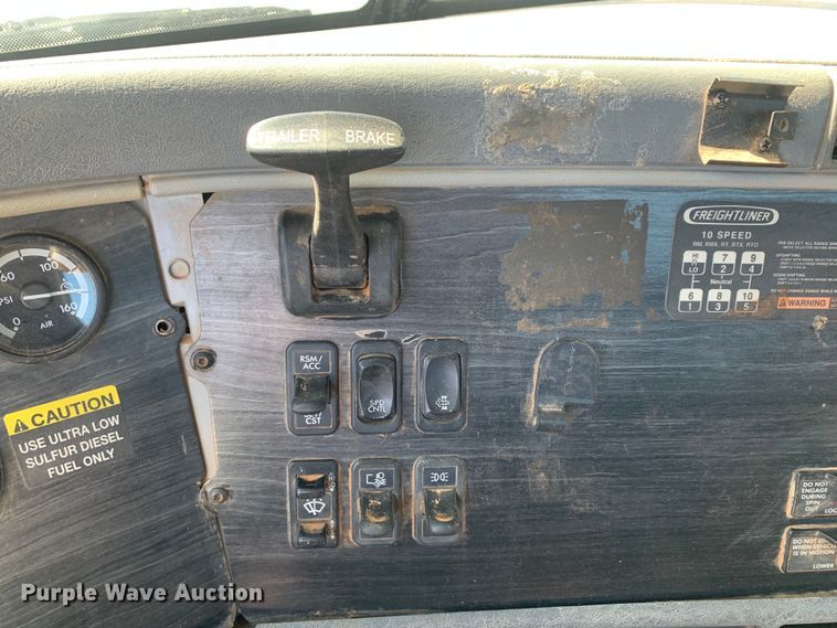 image for item DM7794 2009 Freightliner Columbia  semi truck