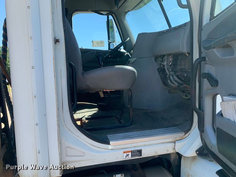 image for item DM7794 2009 Freightliner Columbia  semi truck