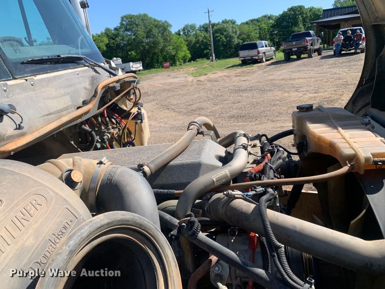 image for item DM7794 2009 Freightliner Columbia  semi truck