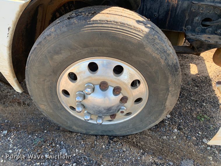 image for item DM7794 2009 Freightliner Columbia  semi truck