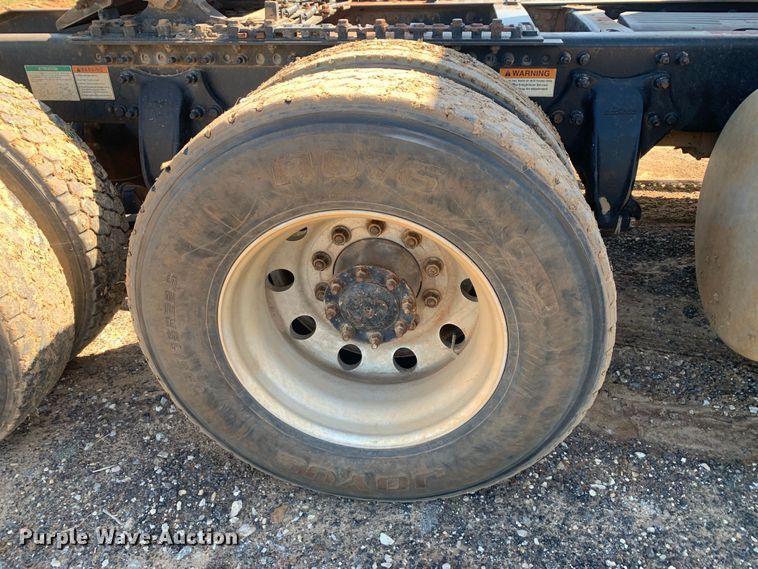 image for item DM7794 2009 Freightliner Columbia  semi truck