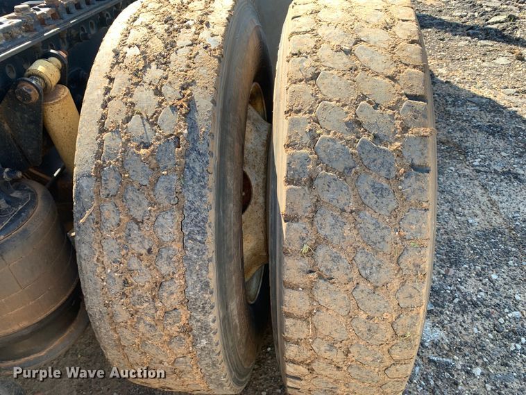 image for item DM7794 2009 Freightliner Columbia  semi truck