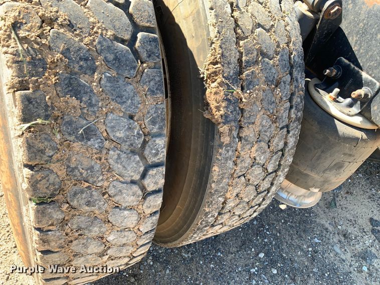 image for item DM7794 2009 Freightliner Columbia  semi truck