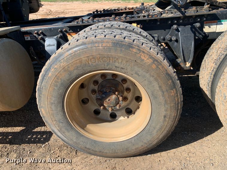 image for item DM7794 2009 Freightliner Columbia  semi truck