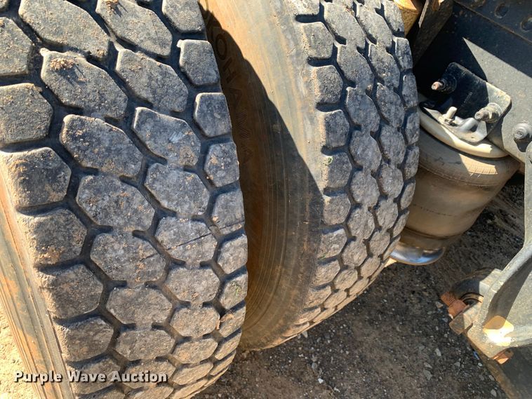 image for item DM7794 2009 Freightliner Columbia  semi truck