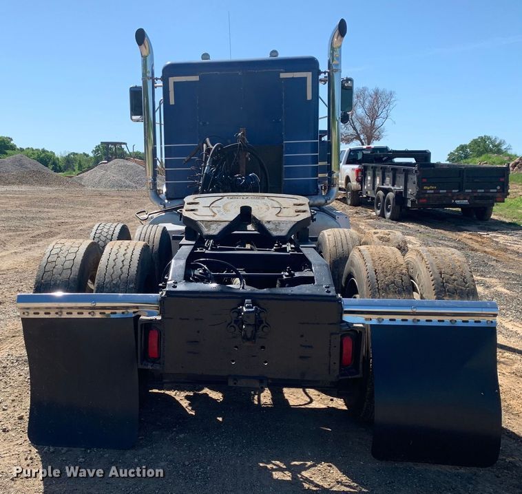 image for item DM7796 1989 Peterbilt 379 semi truck