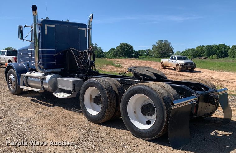 image for item DM7796 1989 Peterbilt 379 semi truck