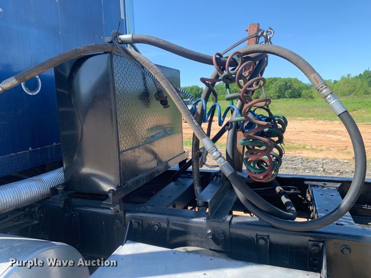 image for item DM7796 1989 Peterbilt 379 semi truck