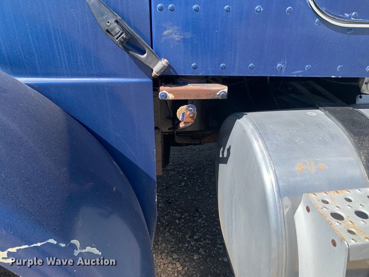 image for item DM7796 1989 Peterbilt 379 semi truck