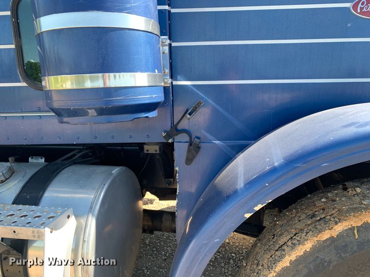 image for item DM7796 1989 Peterbilt 379 semi truck