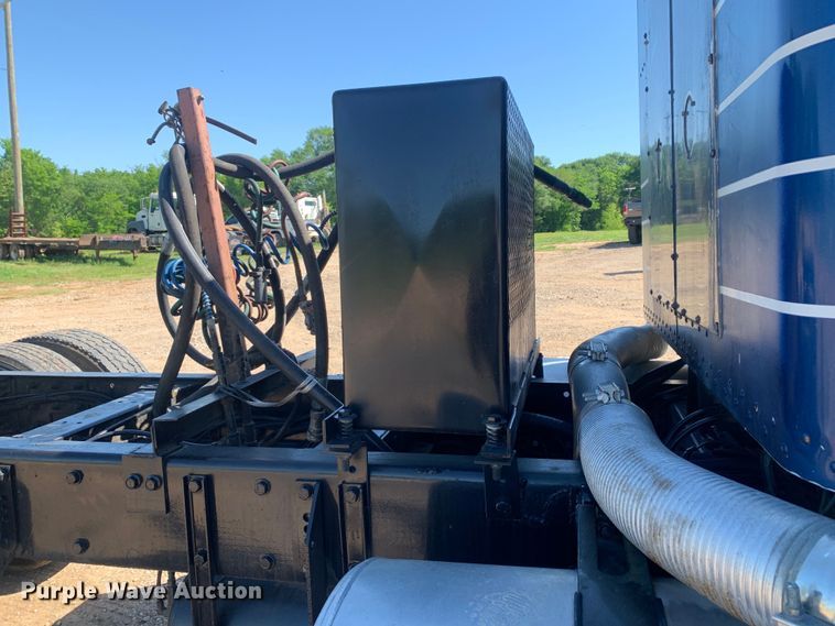 image for item DM7796 1989 Peterbilt 379 semi truck